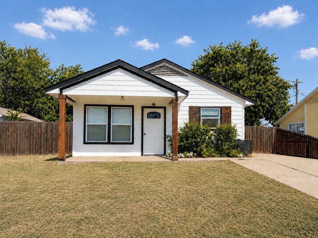 106 Raymond Street, Bowie, TX 76230 — photo 1