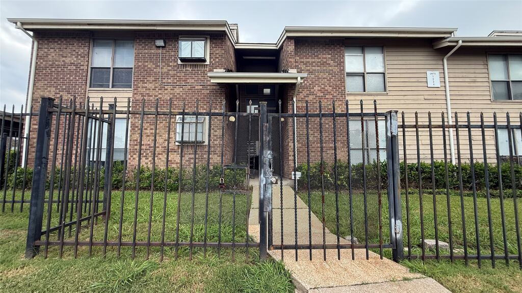 5750 Phoenix Drive 4, Dallas, TX 75231 — photo 1