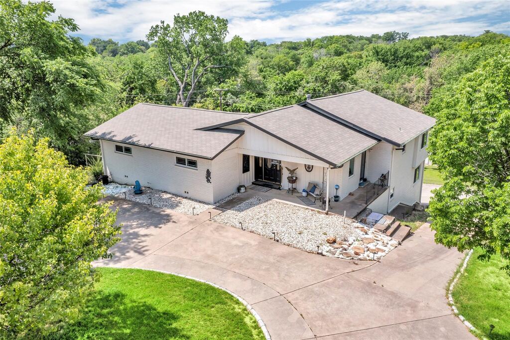 110 Vanshire Road W, Lakeside, TX 76108 — photo 1