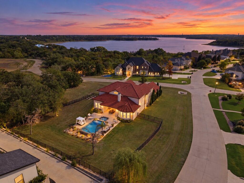 2501 Oak Bluff Drive