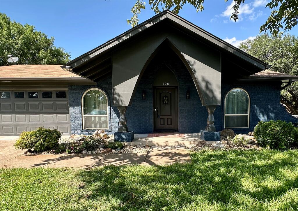 120 Lakeway Drive, Benbrook, TX 76126 — photo 1