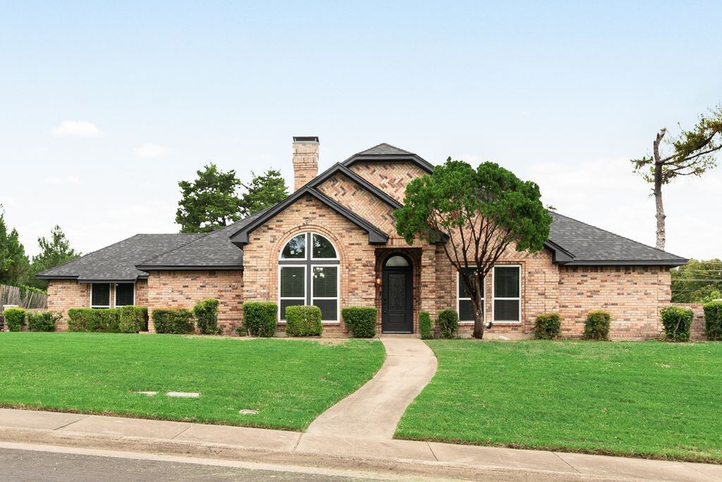 915 Greenbriar Lane, Duncanville, TX 75137 — photo 1