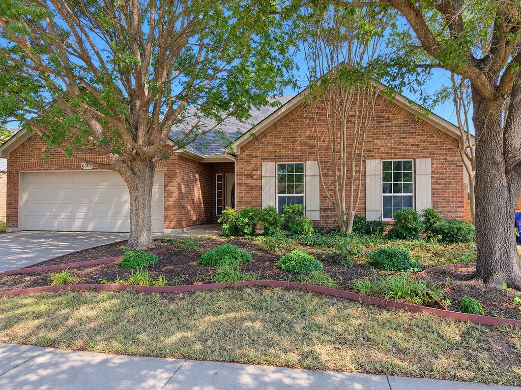 6549 Blue Grass Drive, Watauga, TX 76148 — photo 1