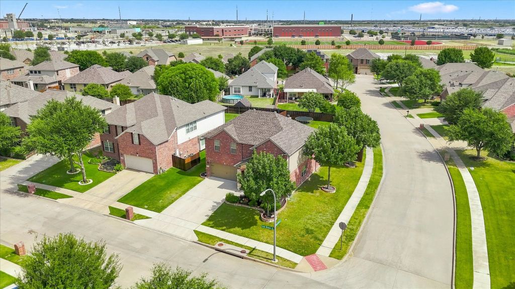 1100 Crest Breeze Drive, Fort Worth, TX 76052 — photo 1