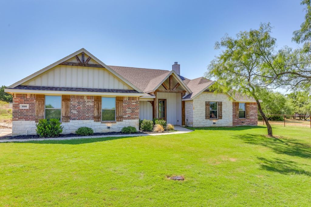 1000 Churchill Lane, Millsap, TX 76066 — photo 1