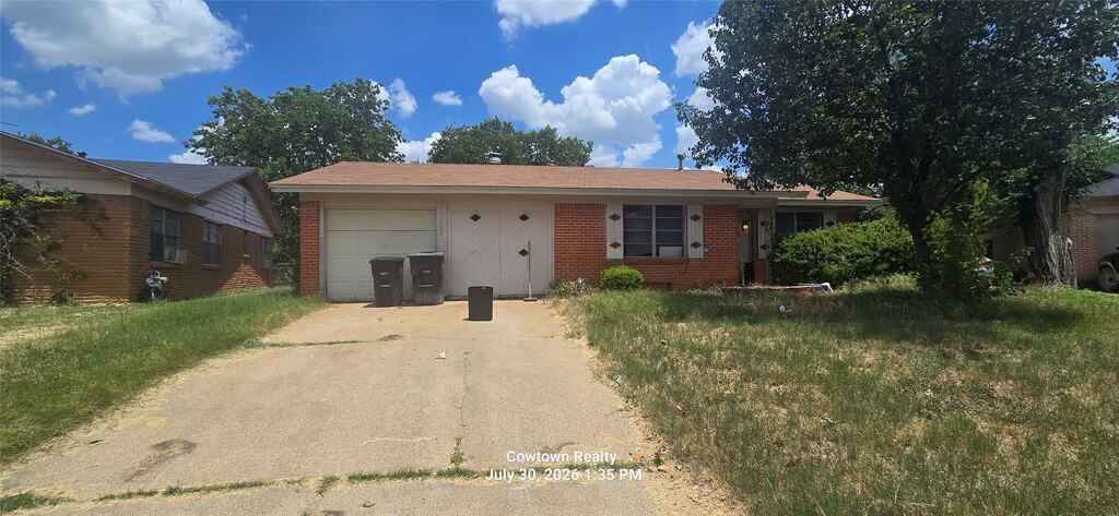 1053 Cole Court, Fort Worth, TX 76115 — photo 1