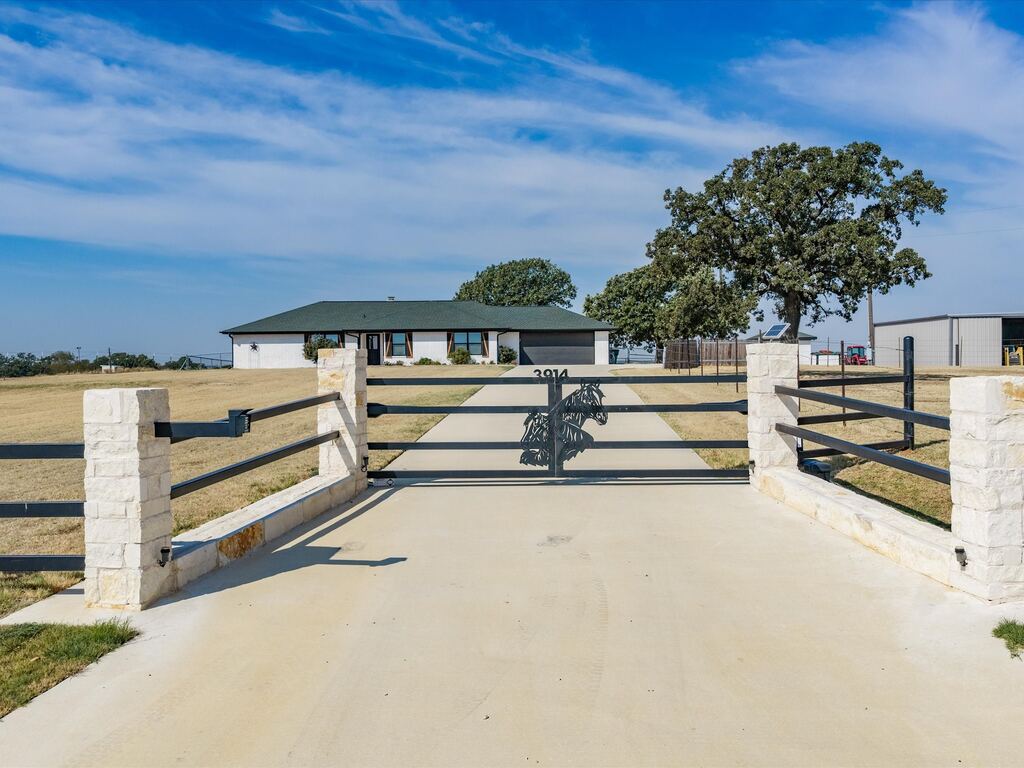 3914 Alamo Road, Bowie, TX 76230 — photo 1