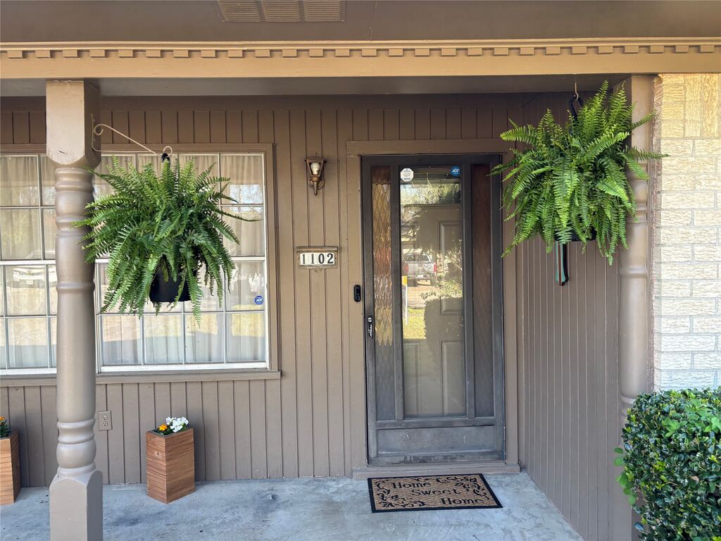 1102 Anthony Drive, Ennis, TX 75119 — photo 1