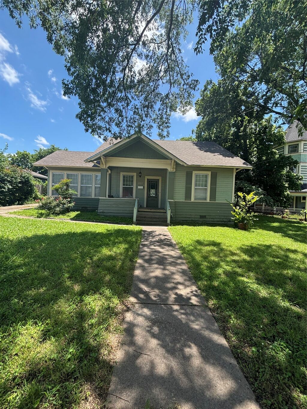 311 W Sam Rayburn Drive, Bonham, TX 75418 — photo 1