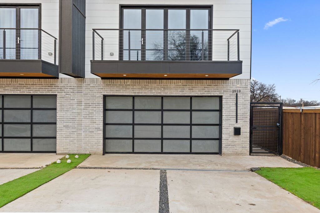 1919 Pollard Street, Dallas, TX 75208 — photo 1