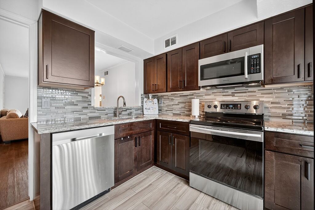 3609 Parkridge Drive 204, Dallas, TX 75234 — photo 1