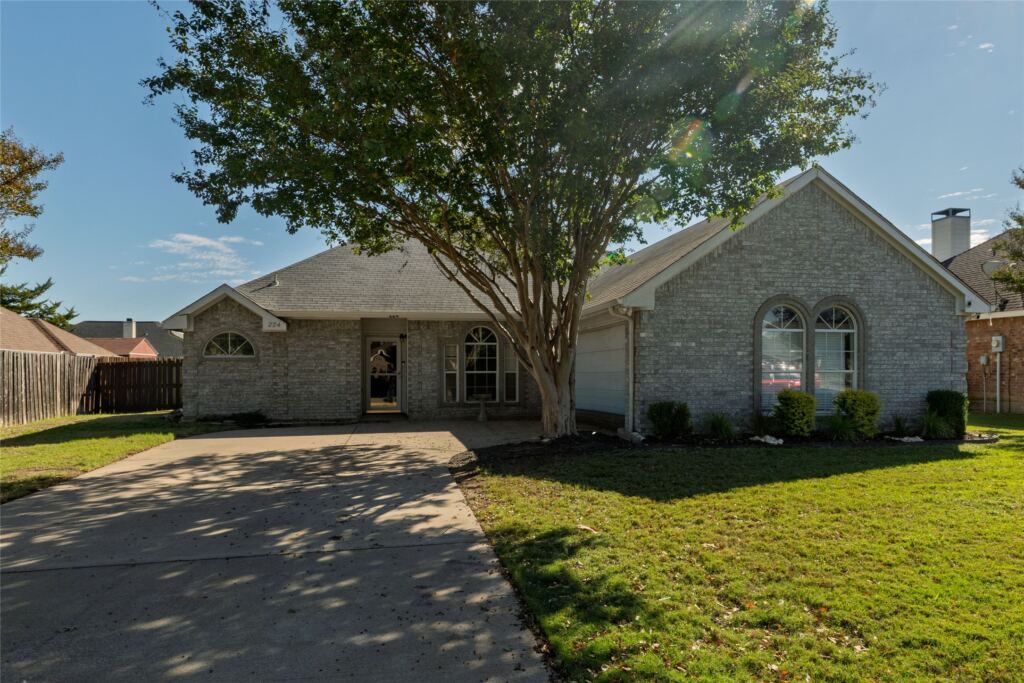 224 Cobblestone Circle, Red Oak, TX 75154 — photo 1