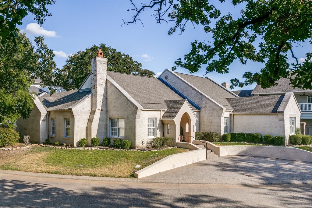 1208 Kelpie Court, Fort Worth, TX 76111 — photo 1