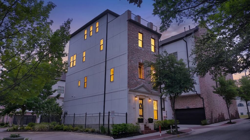 406 Mills Street, Fort Worth, TX 76102 — photo 1