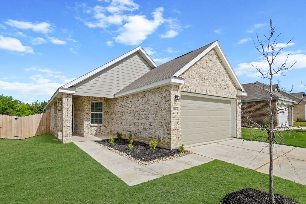 1600 Romans Road, Ennis, TX 75119 — photo 1