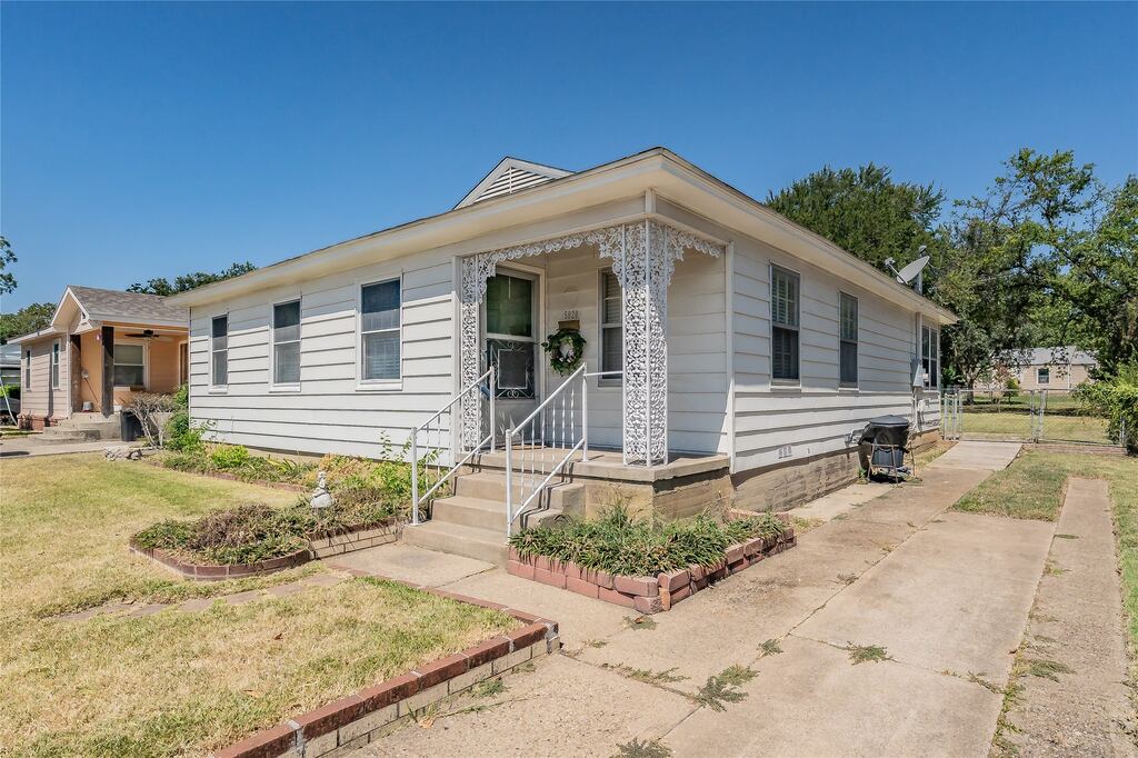 5020 Hartford Drive, River Oaks, TX 76114 — photo 1