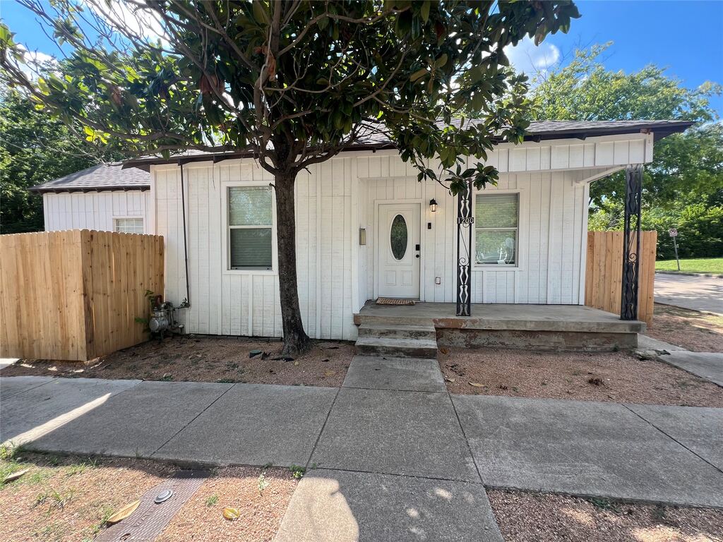 1200 New York Avenue, Fort Worth, TX 76104 — photo 1