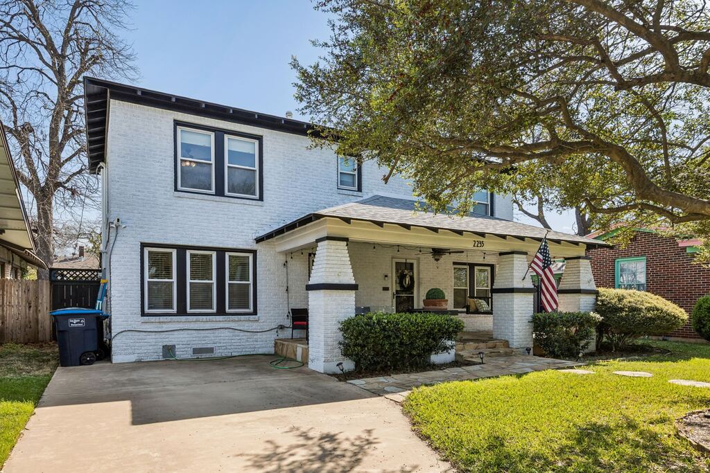 2235 Mistletoe Boulevard, Fort Worth, TX 76110 — photo 1