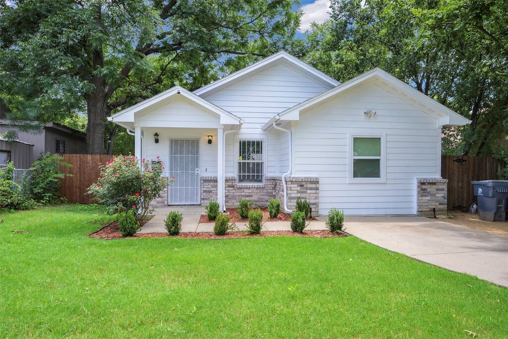 1226 E Woodin Boulevard, Dallas, TX 75216 — photo 1