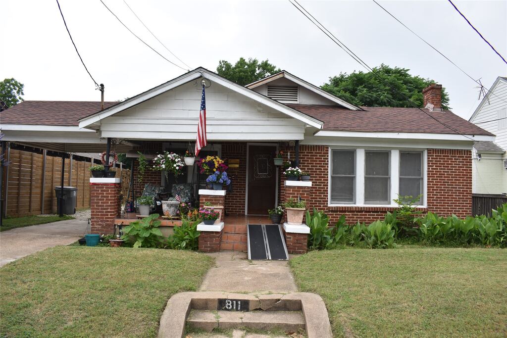 811 Buckalew Street, Dallas, TX 75208 — photo 1