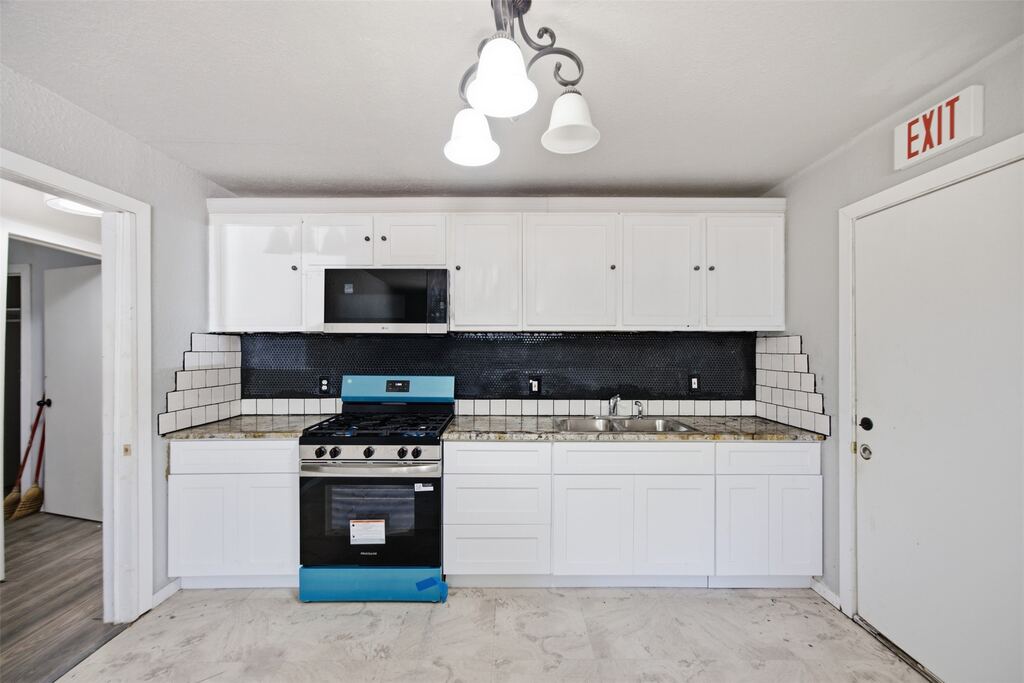 1044 E Cantey Street, Fort Worth, TX 76104 — photo 1