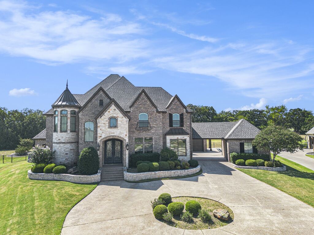 6909 Heritage Oaks Drive