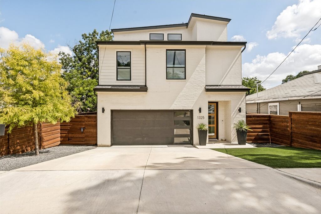 1325 Compton Street, Dallas, TX 75203 — photo 1