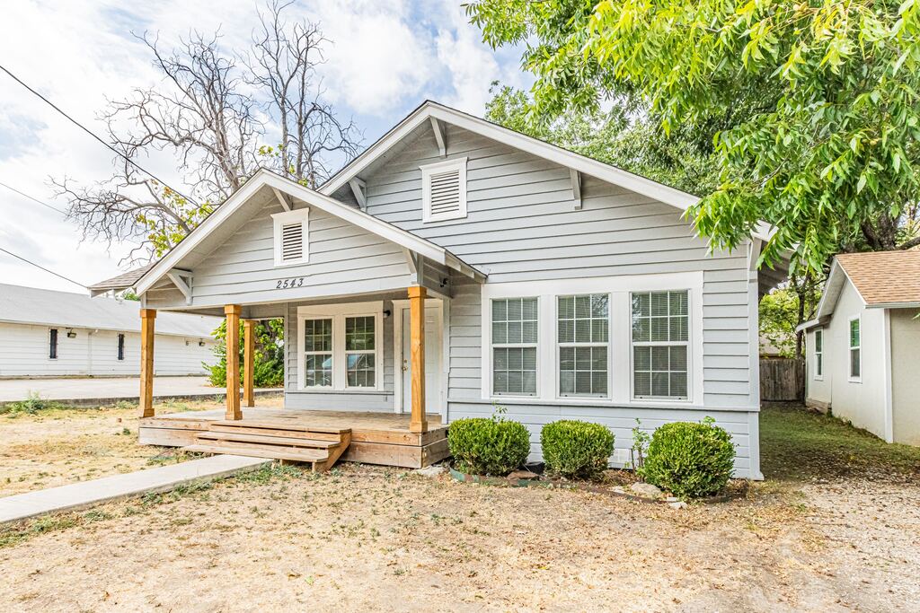 2543 E Ann Arbor Avenue, Dallas, TX 75216 — photo 1