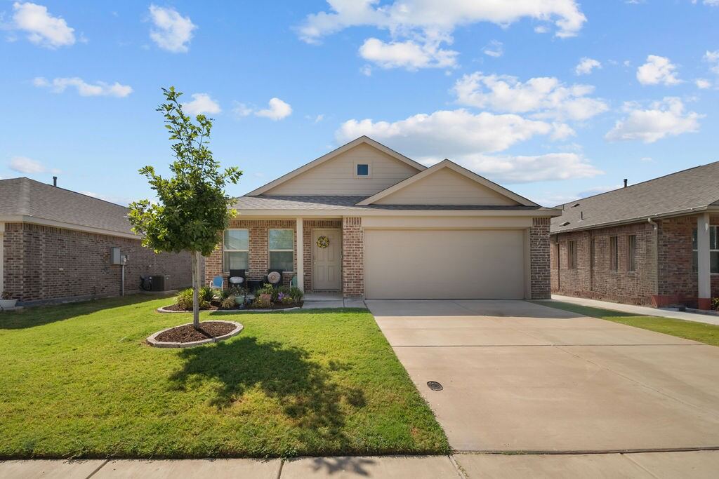 1048 Crestview Drive, Hutchins, TX 75141 — photo 1
