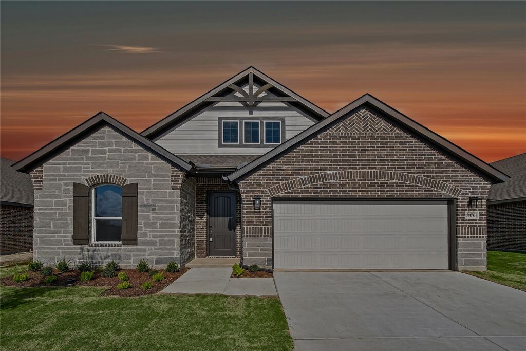 806 Silverleaf Drive