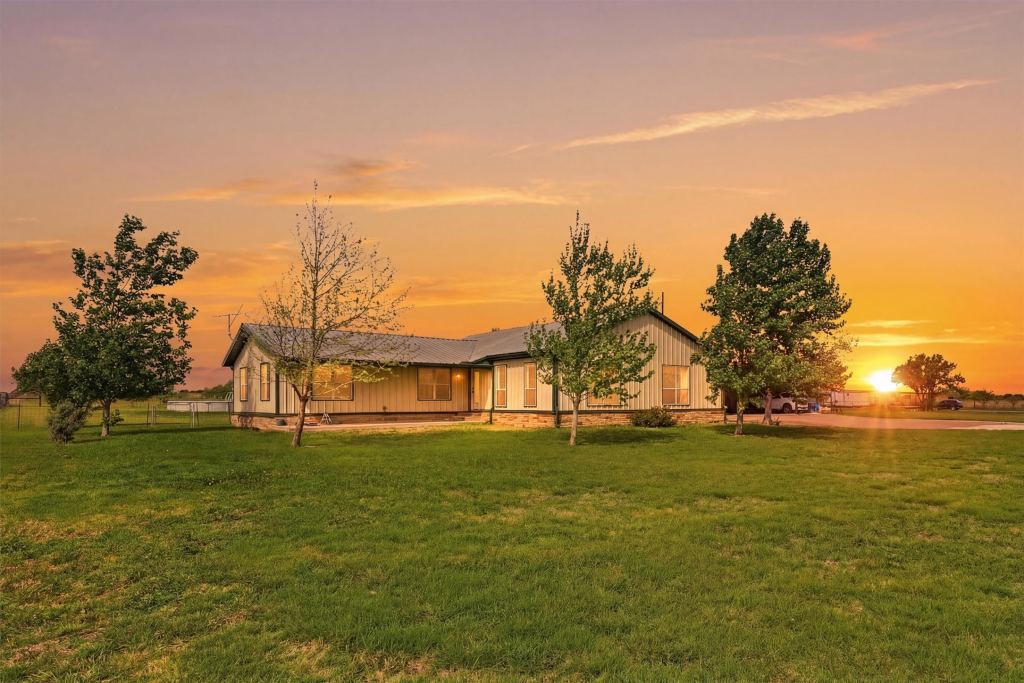 10208 County Road 418, Grandview, TX 76050 — photo 1