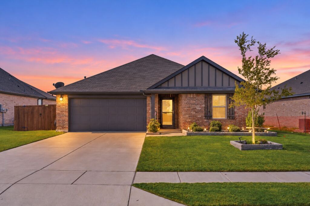 1512 Foxglove Park