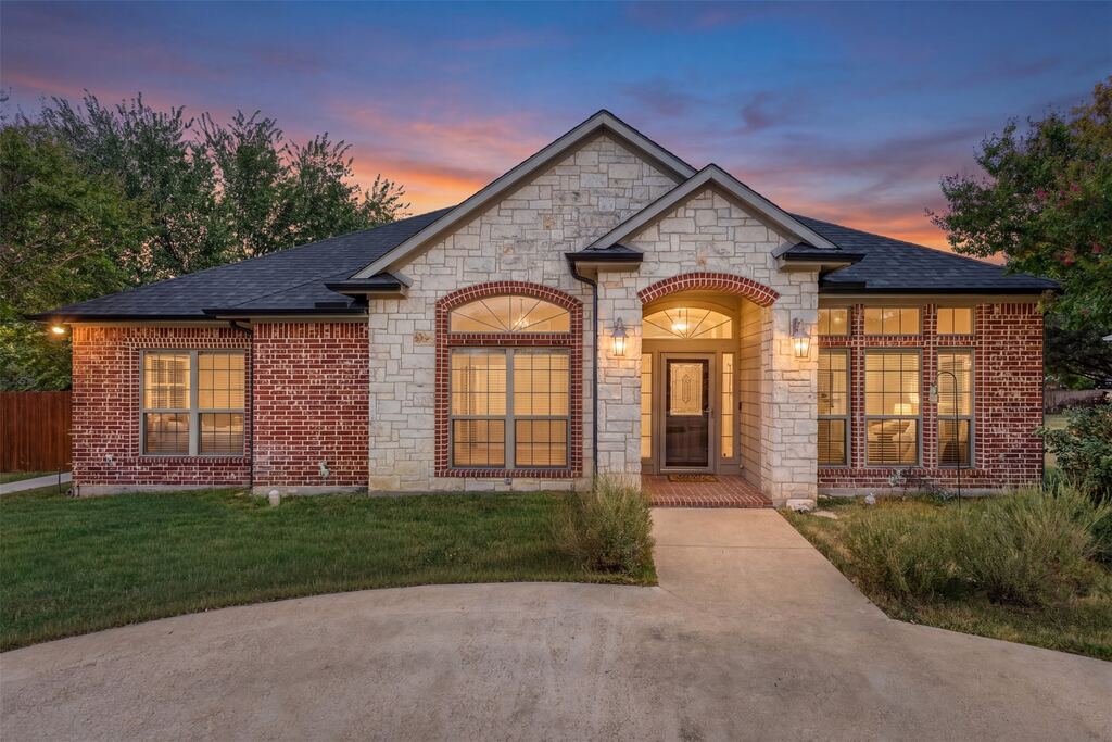 1010 Williams Street, Ennis, TX 75119 — photo 1
