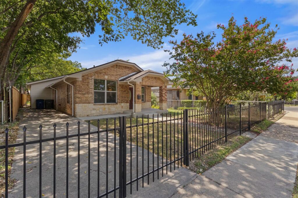 1107 S Waverly Drive, Dallas, TX 75208 — photo 1
