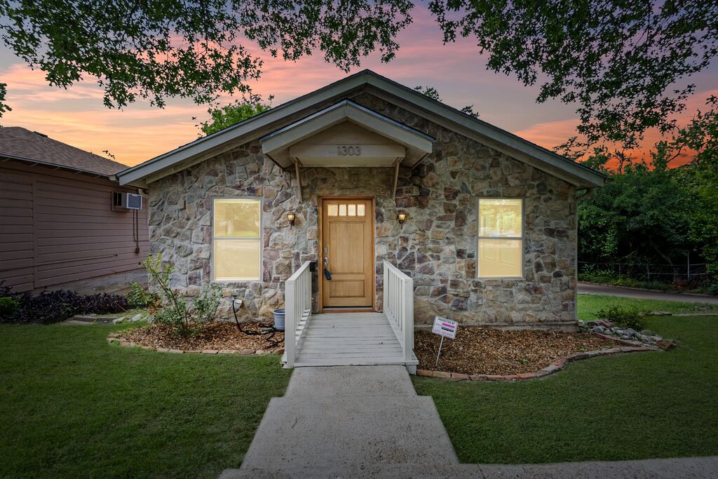 1303 Arizona Avenue, Dallas, TX 75216 — photo 1
