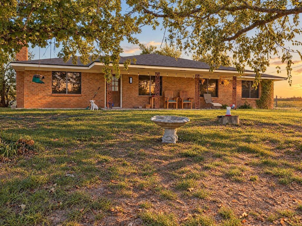 211 Whitehouse Road, Ennis, TX 75119 — photo 1