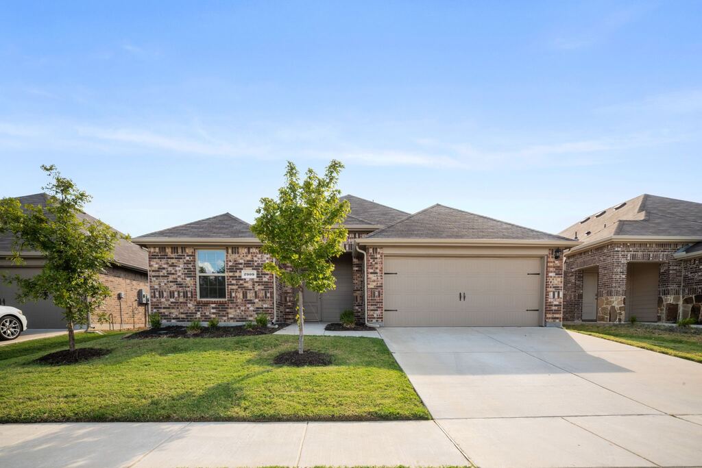 2909 Baldwin Lane, Ennis, TX 75119 — photo 1