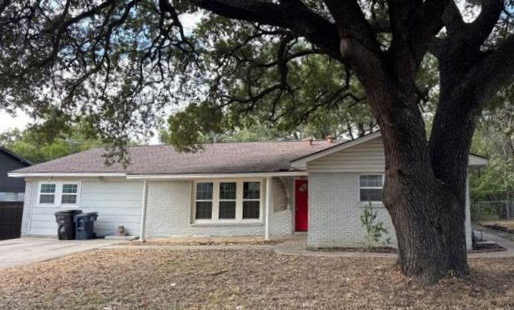 5232 Cockrell Avenue, Fort Worth, TX 76133 — photo 1
