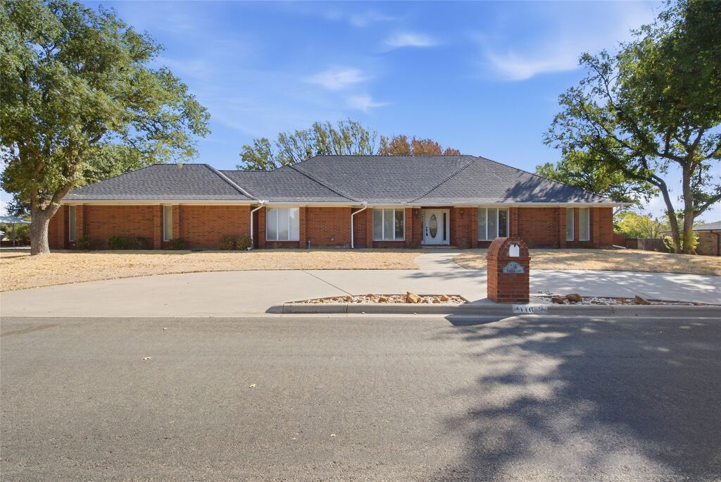 2116 Cherokee Loop, Graham, TX 76450 — photo 1