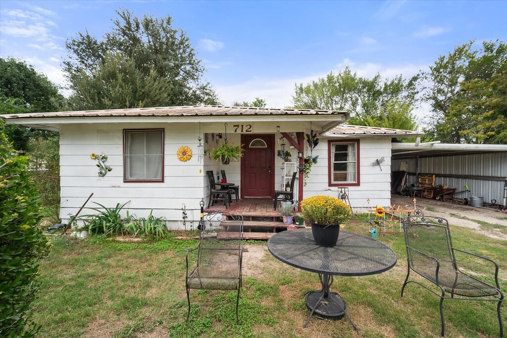 712 E Liberty Street, Mexia, TX 76667 — photo 1