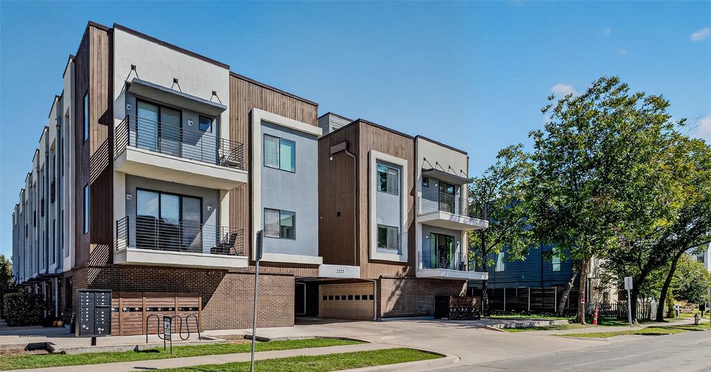 2222 Moser Avenue 105
