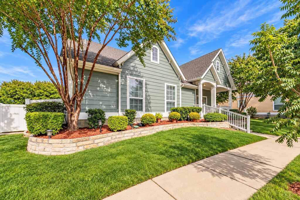 1009 Greenview Lane