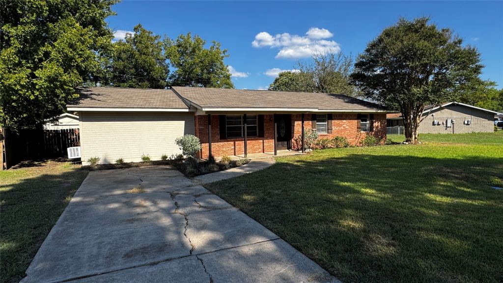 3515 Kings Circle, Corsicana, TX 75110 — photo 1