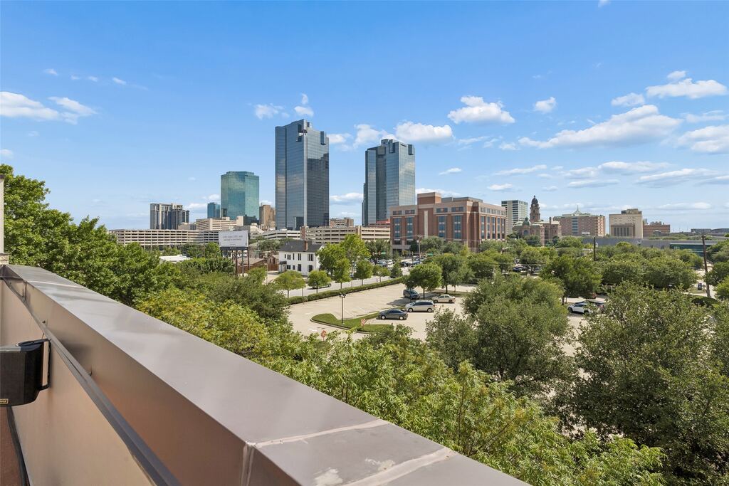 600 E Bluff Street, Fort Worth, TX 76102 — photo 1