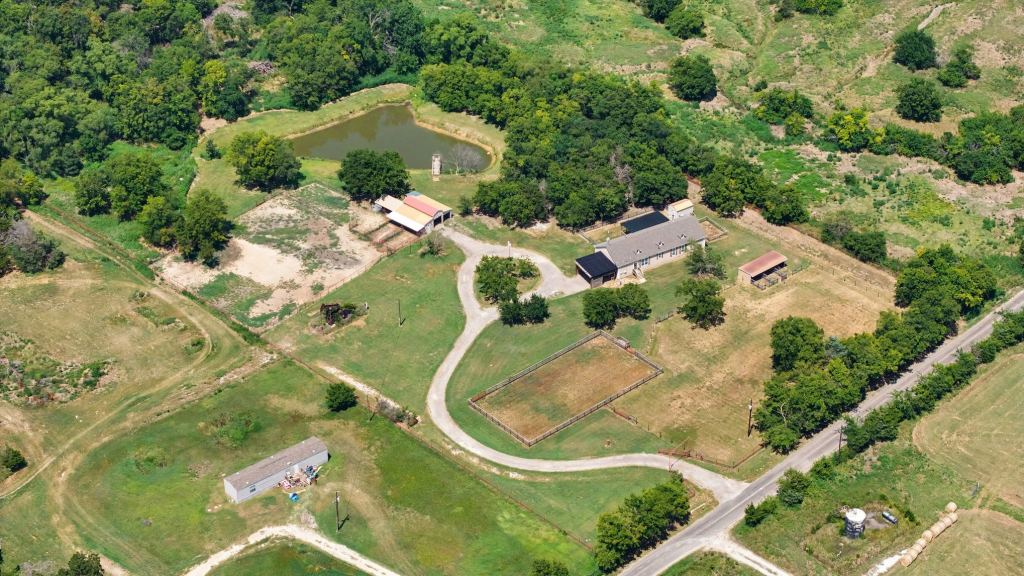 1135 Leo Andrews Road, Whitesboro, TX 76273 — photo 1