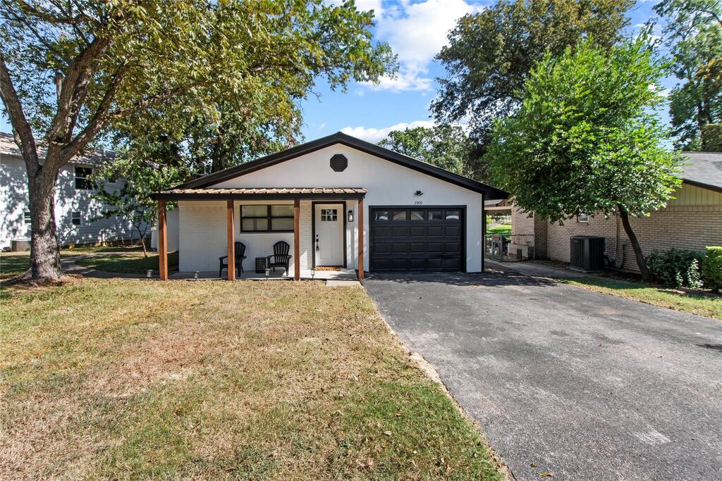 2500 Wildwood Way, Tool, TX 75143 — photo 1