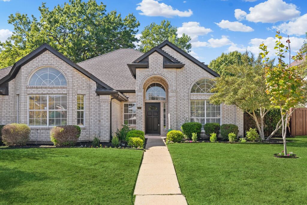 910 Blackstone Drive