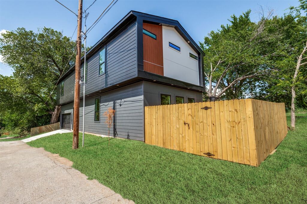 524 Tama Street, Dallas, TX 75203 — photo 1