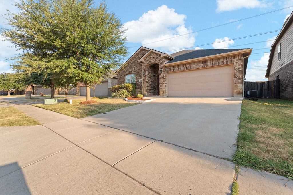 1105 Sierra Blanca Drive, Fort Worth, TX 76028 — photo 1