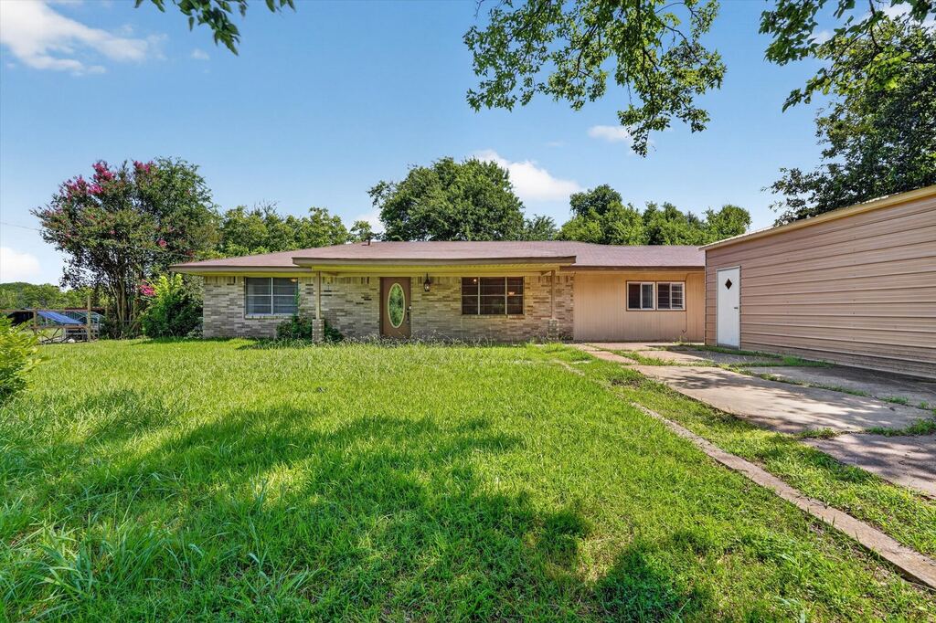 387 Avenue D, Point, TX 75472 — photo 1